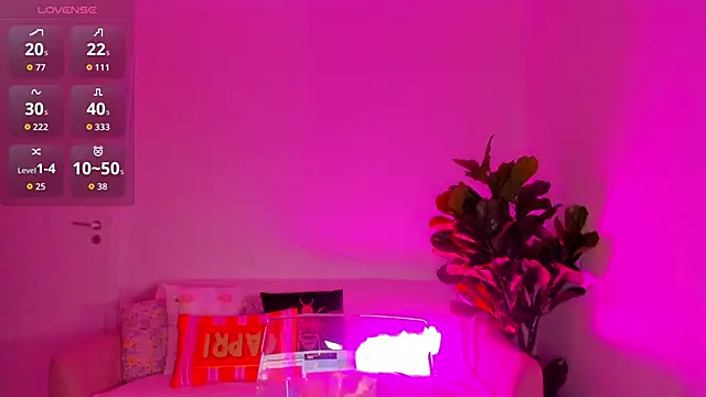 Snapshot of TiaBelle chatting on November 14, 8:18 pm TiaBelle online show from November 14, 8:18 pm