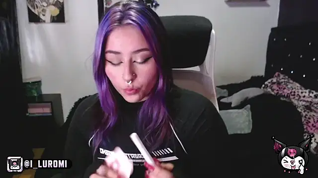 Snapshot of Iluromi chatting on November 14, 6:17 pm Iluromi online show from November 14, 6:17 pm