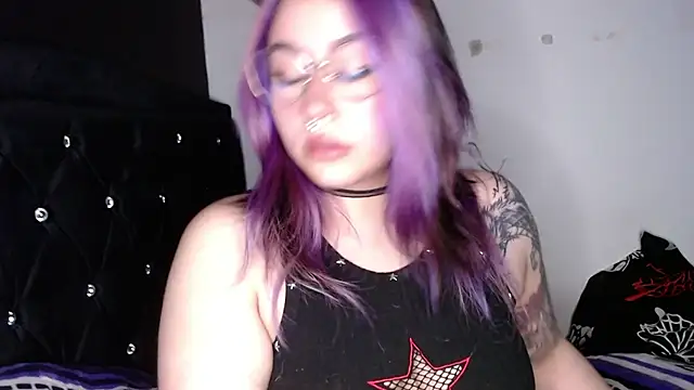 Snapshot of Iluromi chatting on November 17, 2:17 am Iluromi online show from November 17, 2:17 am