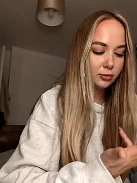 BarbieDolly x online show from November 9, 7:45 pm