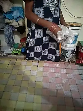 Snapshot of ARTIR1 chatting on October 20, 9:10 am ARTIR1 online show from October 20, 9:10 am