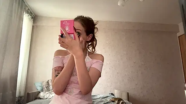 GrettaMurrie online show from September 26, 1:04 pm