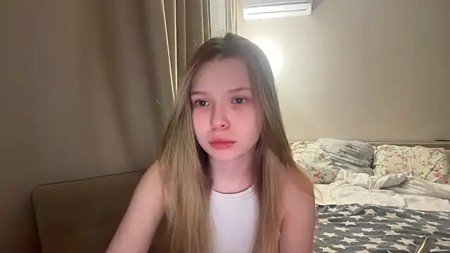 Snapshot of CandysRose chatting on April 26, 6:49 pm CandysRose online show from April 26, 6:49 pm