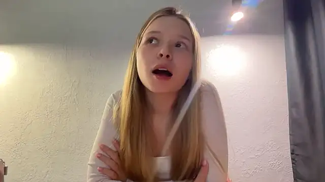 Snapshot of CandysRose chatting on June 24, 6:29 pm CandysRose online show from June 24, 6:29 pm
