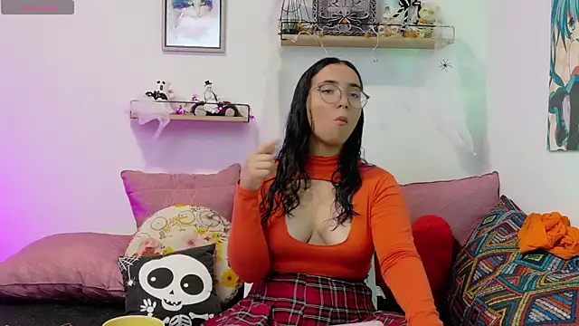 LucyDerby online show from October 22, 11:15 pm