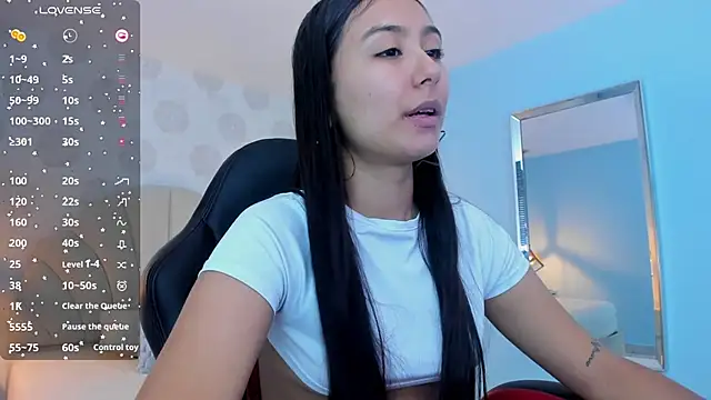 ALAHIACRUZ1 online show from June 13, 11:13 pm