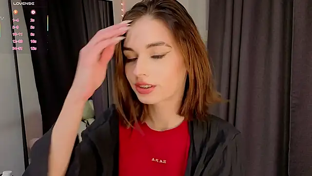 Snapshot of LunaraRada chatting on October 11, 4:05 pm LunaraRada online show from October 11, 4:05 pm