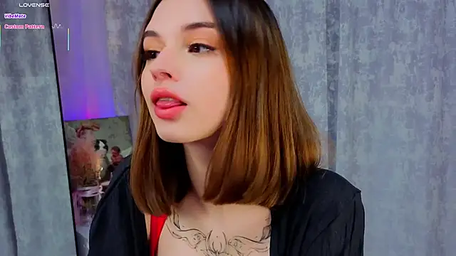 Snapshot of LunaraRada chatting on November 11, 3:23 pm LunaraRada online show from November 11, 3:23 pm