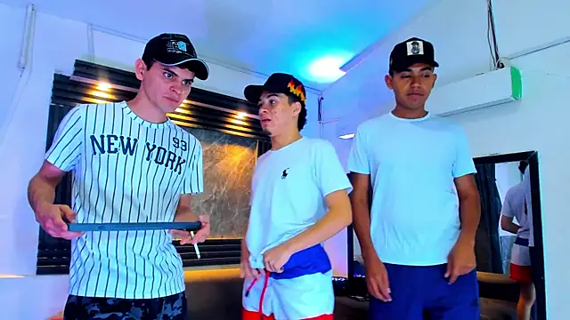 Snapshot of liam_coleman25 chatting on November 15, 4:32 am liam coleman25 online show from November 15, 4:32 am