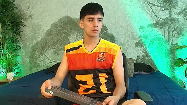 Snapshot of Axel_Draven chatting on June 19, 12:31 pm Axel Draven online show from June 19, 12:31 pm