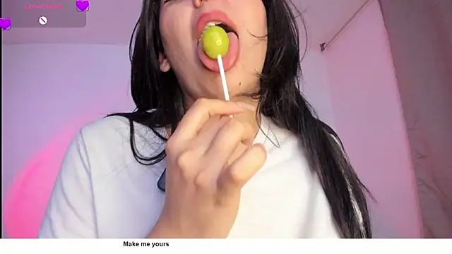 Snapshot of tellmemaddie chatting on February 23, 11:13 pm tellmemaddie online show from February 23, 11:13 pm