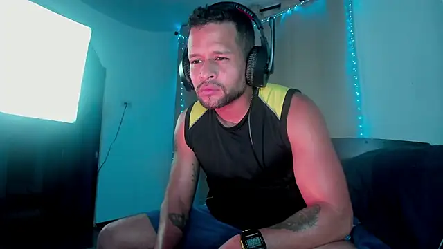 LucasGaeel online show from October 2, 3:57 am