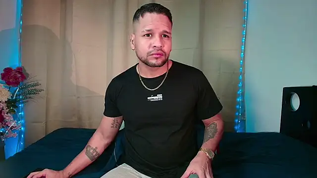 LucasGaeel online show from February 4, 12:00 pm