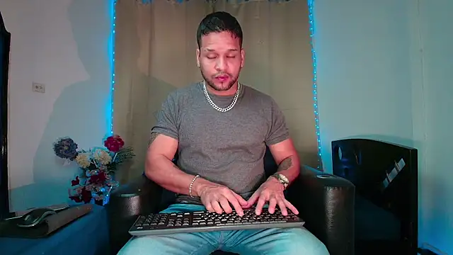 LucasGaeel online show from February 10, 12:09 pm