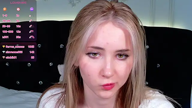 Snapshot of LiraKink chatting on November 16, 9:48 am LiraKink online show from November 16, 9:48 am