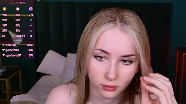 Snapshot of LiraKink chatting on November 19, 8:25 am LiraKink online show from November 19, 8:25 am