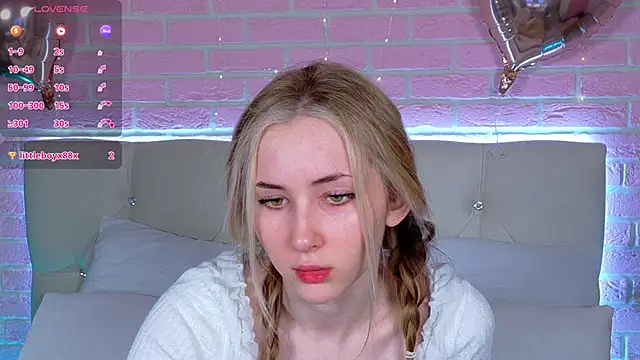 Snapshot of LiraKink chatting on November 22, 4:44 am LiraKink online show from November 22, 4:44 am