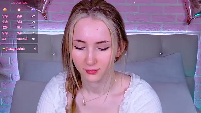 Snapshot of LiraKink chatting on November 24, 4:56 am LiraKink online show from November 24, 4:56 am