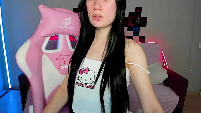 Snapshot of Arina_Meow19 chatting on December 3, 5:15 am Arina Meow19 online show from December 3, 5:15 am