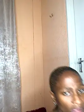 Snapshot of Caramel102004 chatting on September 25, 12:25 am Caramel102004 online show from September 25, 12:25 am