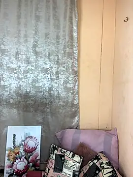 Snapshot of Caramel102004 chatting on October 1, 11:00 pm Caramel102004 online show from October 1, 11:00 pm