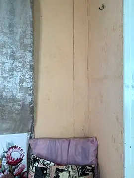 Snapshot of Caramel102004 chatting on October 6, 8:17 pm Caramel102004 online show from October 6, 8:17 pm