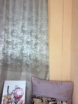 Snapshot of Caramel102004 chatting on October 14, 8:20 pm Caramel102004 online show from October 14, 8:20 pm