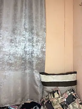 Snapshot of Caramel102004 chatting on November 19, 10:21 pm Caramel102004 online show from November 19, 10:21 pm