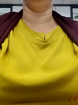 Snapshot of Kimkhaepretty chatting on October 2, 3:35 am Kimkhaepretty online show from October 2, 3:35 am