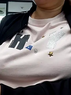 Snapshot of Kimkhaepretty chatting on November 7, 3:17 am Kimkhaepretty online show from November 7, 3:17 am