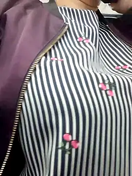 Snapshot of Kimkhaepretty chatting on November 13, 2:43 am Kimkhaepretty online show from November 13, 2:43 am