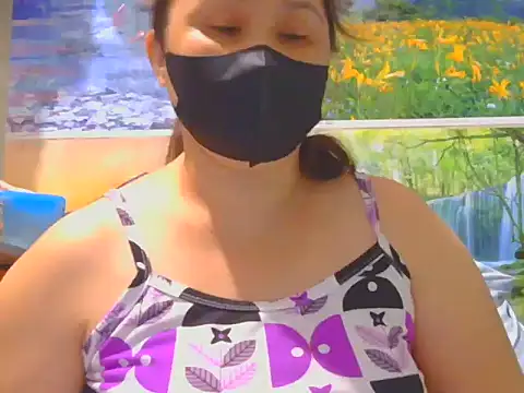 Snapshot of Kimkhaepretty chatting on November 16, 1:39 pm Kimkhaepretty online show from November 16, 1:39 pm