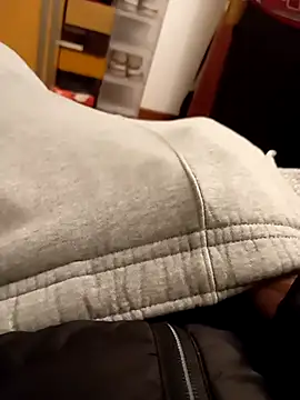 Snapshot of ruiiizz chatting on March 11, 4:07 am ruiiizz online show from March 11, 4:07 am