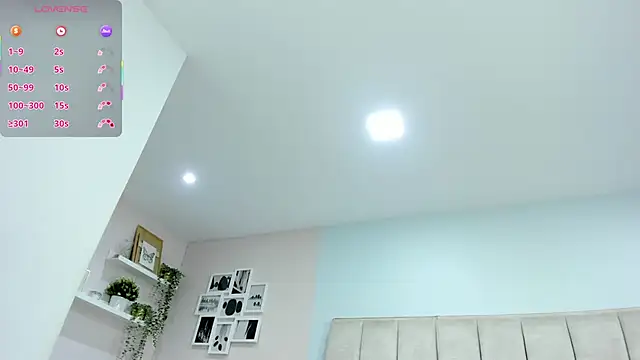 Snapshot of EllaaThorne chatting on November 14, 8:13 am EllaaThorne online show from November 14, 8:13 am