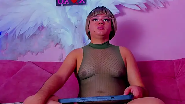 Tiffany deluxe online show from December 5, 1:09 pm