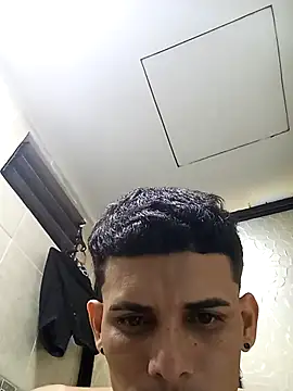 Snapshot of Pingasaboy20 chatting on October 1, 3:45 am Pingasaboy20 online show from October 1, 3:45 am