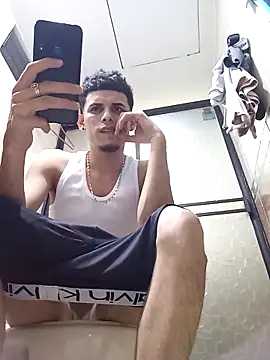 Snapshot of Pingasaboy20 chatting on October 11, 12:32 am Pingasaboy20 online show from October 11, 12:32 am