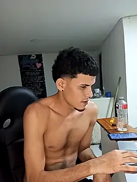 Snapshot of Pingasaboy20 chatting on October 17, 4:59 am Pingasaboy20 online show from October 17, 4:59 am