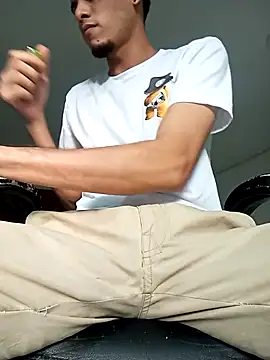 Snapshot of Pingasaboy20 chatting on November 7, 10:10 pm Pingasaboy20 online show from November 7, 10:10 pm