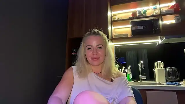 Miravynn online show from February 19, 6:15 pm