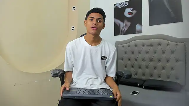 Snapshot of paull_cassidy chatting on December 4, 11:19 am paull cassidy online show from December 4, 11:19 am