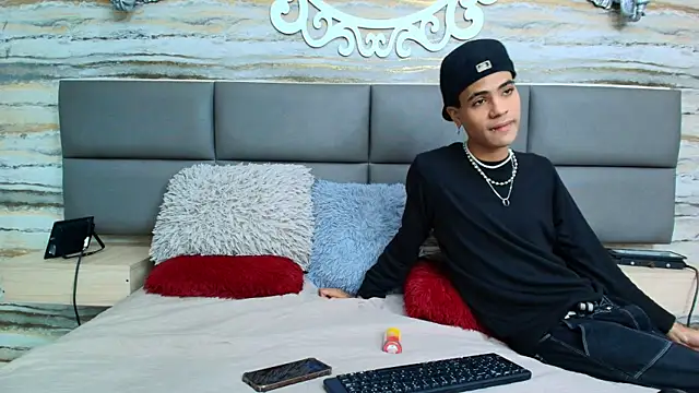 Snapshot of Lovers_21 chatting on October 2, 7:54 pm Lovers 21 online show from October 2, 7:54 pm