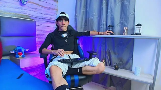 Snapshot of Lovers_21 chatting on October 8, 4:32 am Lovers 21 online show from October 8, 4:32 am