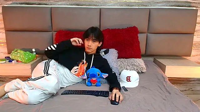 Snapshot of Lovers_21 chatting on October 17, 9:39 pm Lovers 21 online show from October 17, 9:39 pm