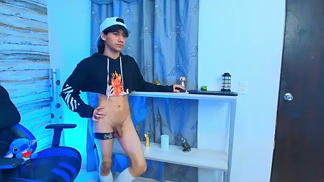 Snapshot of Lovers_21 chatting on October 22, 11:43 am Lovers 21 online show from October 22, 11:43 am