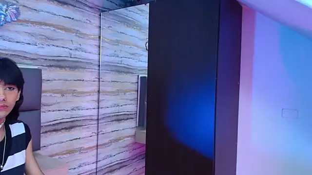 Snapshot of Lovers_21 chatting on November 19, 3:39 am Lovers 21 online show from November 19, 3:39 am