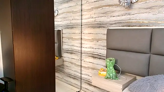 Snapshot of Lovers_21 chatting on November 28, 3:53 am Lovers 21 online show from November 28, 3:53 am