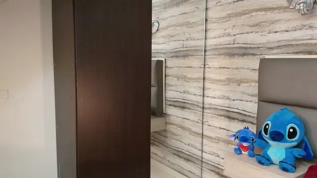 Snapshot of Lovers_21 chatting on December 4, 1:26 am Lovers 21 online show from December 4, 1:26 am