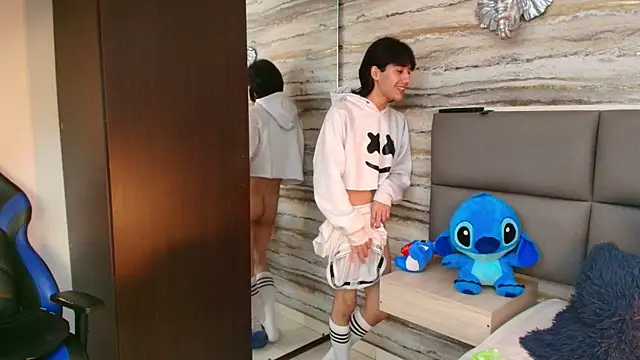 Snapshot of Lovers_21 chatting on December 5, 3:26 am Lovers 21 online show from December 5, 3:26 am