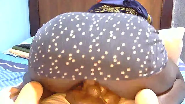 Snapshot of SpiceySnack chatting on February 27, 3:17 am SpiceySnack online show from February 27, 3:17 am